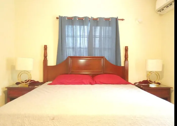Mirando Place #6--- Club Access, ,pool, Hottub, Gym,3 Lounges, #6-airport 10 Mins Apartment