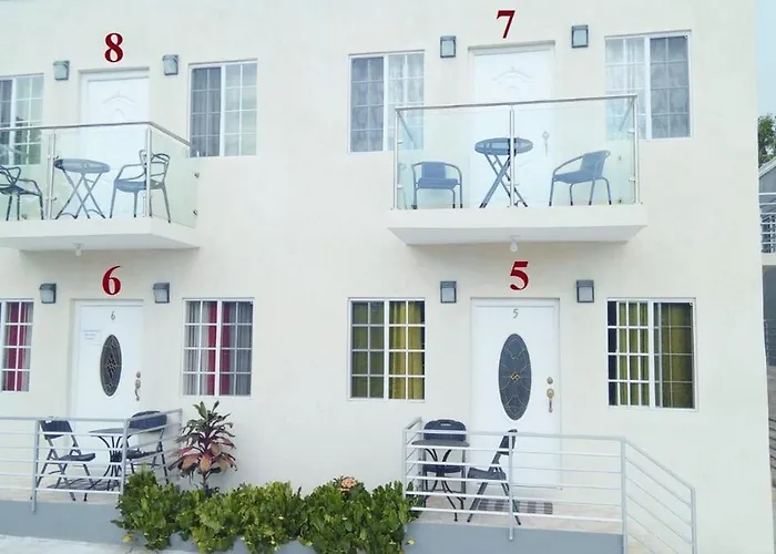 Mirando Place #6--- Club Access, ,pool, Hottub, Gym,3 Lounges, #6-airport 10 Mins *