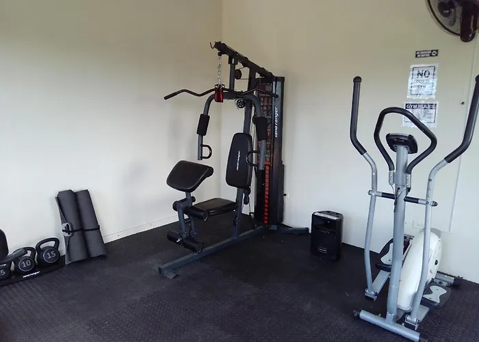 Mirando Place #6--- Club Access, ,pool, Hottub, Gym,3 Lounges, #6-airport 10 Mins * Montego Bay
