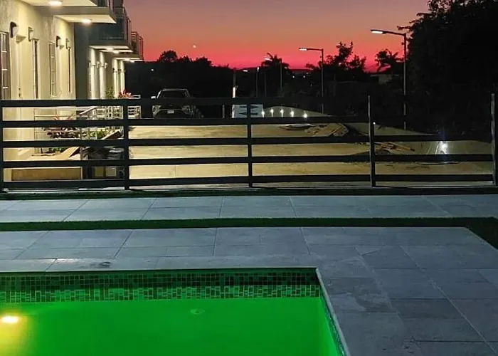 Mirando Place #6--- Club Access, ,pool, Hottub, Gym,3 Lounges, #6-airport 10 Mins Montego Bay