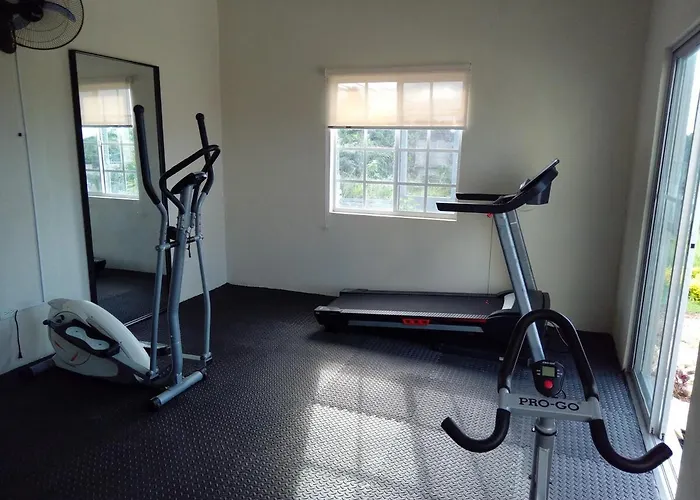 Apartment Mirando Place #6--- Club Access, ,pool, Hottub, Gym,3 Lounges, #6-airport 10 Mins *
