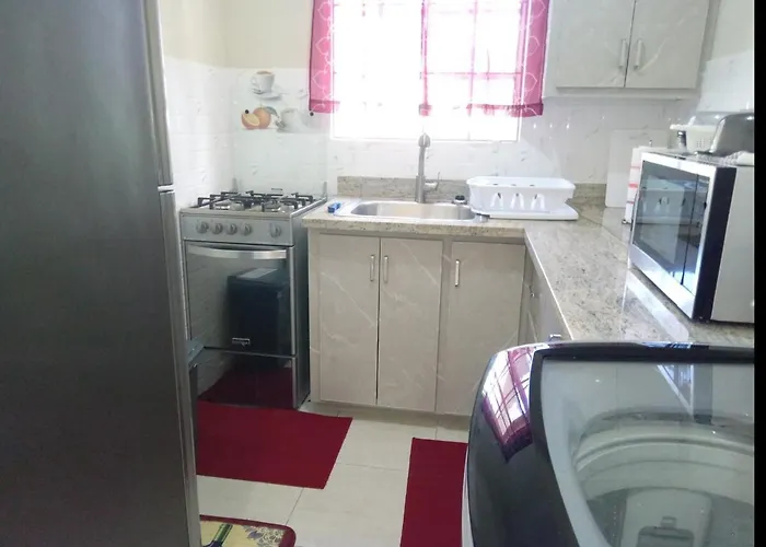 Apartment Mirando Place #6--- Club Access, ,pool, Hottub, Gym,3 Lounges, #6-airport 10 Mins Montego Bay