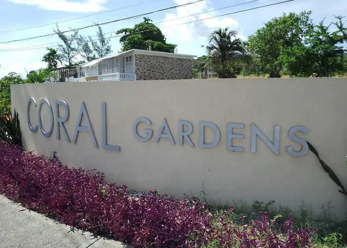 Apartment Mirando Place #6--- Club Access, ,pool, Hottub, Gym,3 Lounges, #6-airport 10 Mins Montego Bay