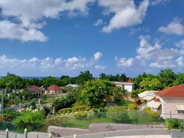 Mirando Place #6--- Club Access, ,pool, Hottub, Gym,3 Lounges, #6-airport 10 Mins Montego Bay