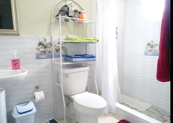Mirando Place #6--- Club Access, ,pool, Hottub, Gym,3 Lounges, #6-airport 10 Mins Apartment *