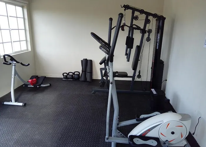 Apartment Mirando Place #6--- Club Access, ,pool, Hottub, Gym,3 Lounges, #6-airport 10 Mins