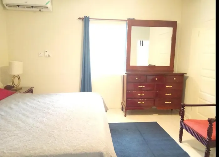 Mirando Place #6--- Club Access, ,pool, Hottub, Gym,3 Lounges, #6-airport 10 Mins Apartment *