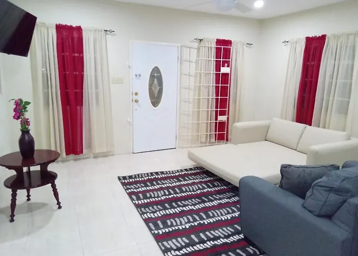 Mirando Place #6--- Club Access, ,pool, Hottub, Gym,3 Lounges, #6-airport 10 Mins Montego Bay