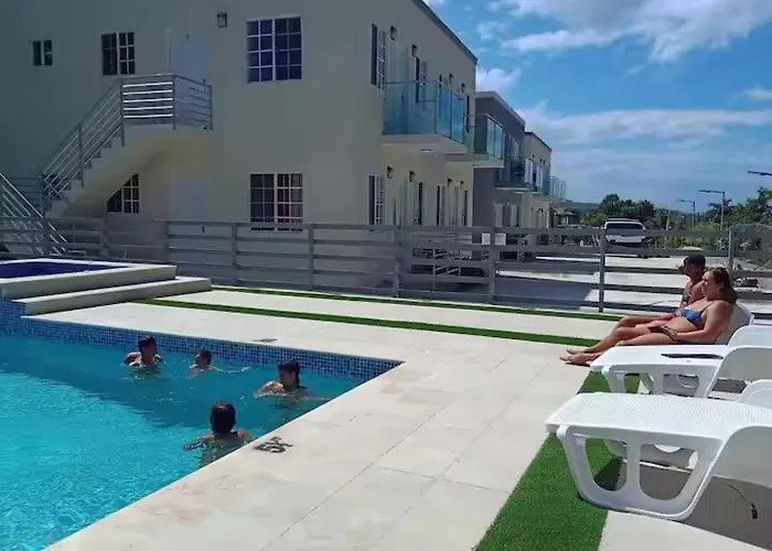 Apartment Mirando Place #6--- Club Access, ,pool, Hottub, Gym,3 Lounges, #6-airport 10 Mins *