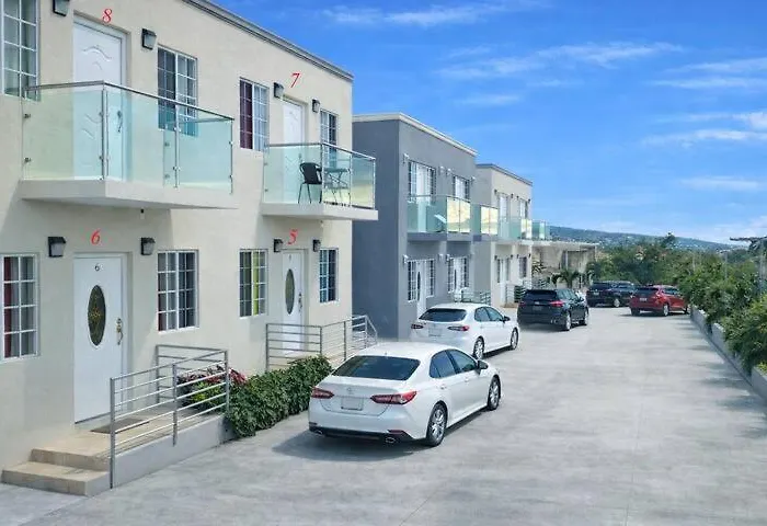 Mirando Place #6--- Club Access, ,pool, Hottub, Gym,3 Lounges, #6-airport 10 Mins
