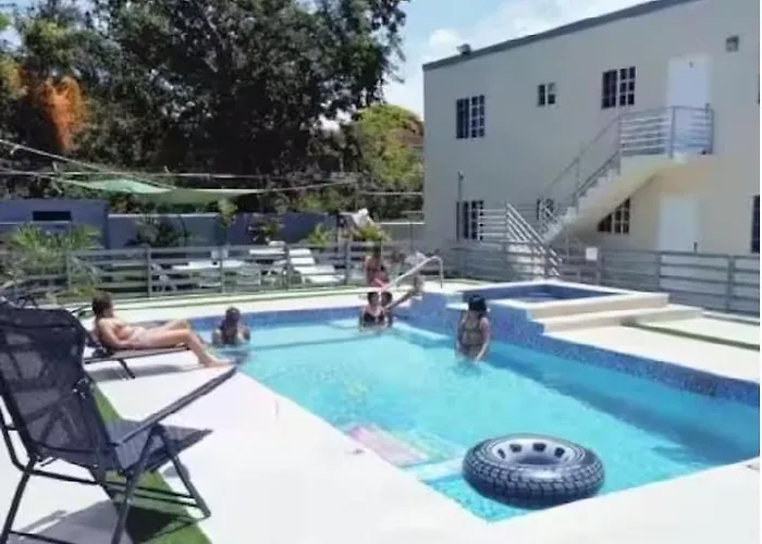 Apartment Mirando Place #6--- Club Access, ,pool, Hottub, Gym,3 Lounges, #6-airport 10 Mins