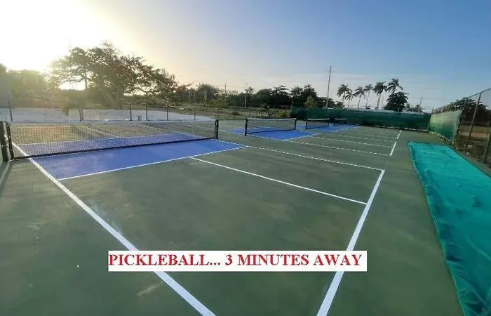 Mirando Place #6--- Club Access, ,pool, Hottub, Gym,3 Lounges, #6-airport 10 Mins Apartment *
