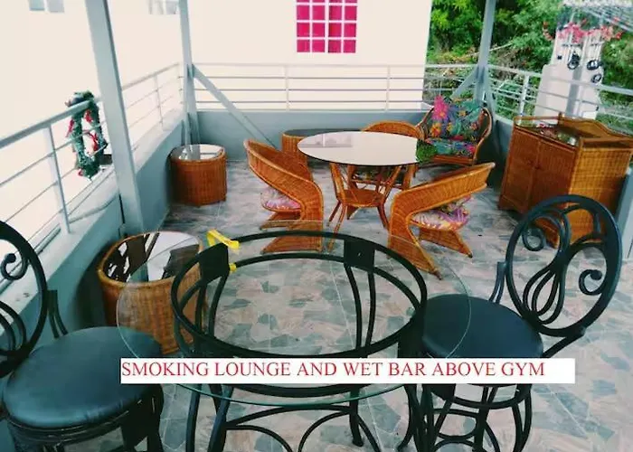 Mirando Place #6--- Club Access, ,pool, Hottub, Gym,3 Lounges, #6-airport 10 Mins Apartment Montego Bay