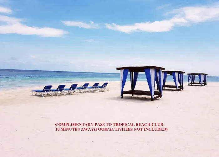 Mirando Place #6--- Club Access, ,pool, Hottub, Gym,3 Lounges, #6-airport 10 Mins * Montego Bay