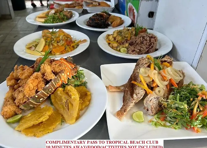 Mirando Place #6--- Club Access, ,pool, Hottub, Gym,3 Lounges, #6-airport 10 Mins Apartment Montego Bay